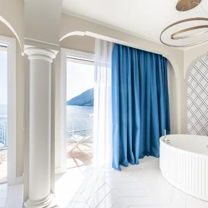 King Suite with Spa Bath