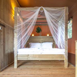 Deluxe Tent Suite