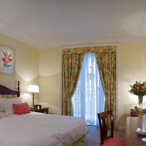 One-Bedroom Avenue View Suite