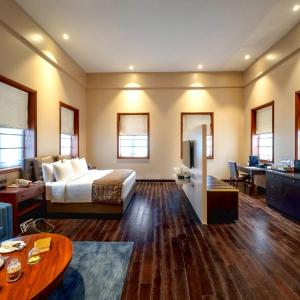 Premier Club Room - 10% off on Laundry and Travel desk