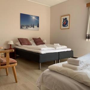 Family Room (2 Adults + 2 Children)