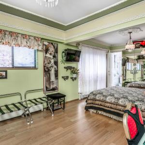 Queen Room with 2 Bathrooms - Room #2