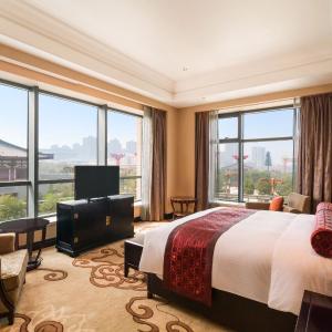 Deluxe King Suite