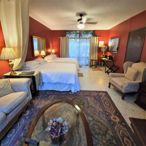 Deluxe Queen Room with Two Queen Beds