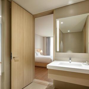 Grand Deluxe Double Room