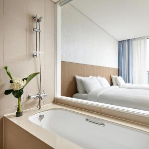 Special Offer - Deluxe Twin Room with Water Park Tickets for 2 Adults + 1 Child