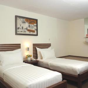 Twin Room with Shared Toilet