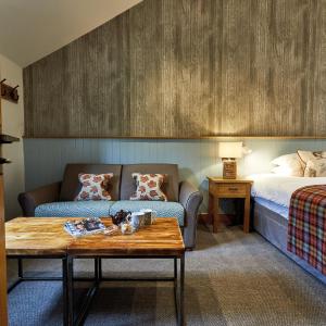 Lister Medium Room