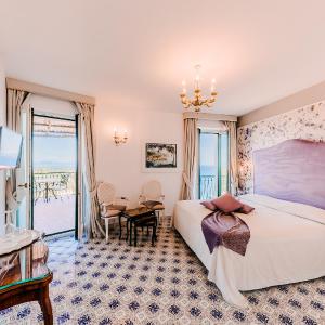 Romantic Suite with Terrace and Sea View