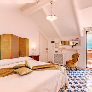 Deluxe Suite with Balcony and Sea View