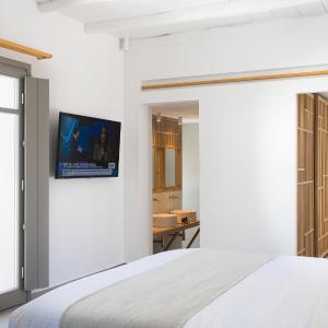 Secret Suite with Sea View and Ηeated Plunge Pool