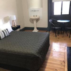 Budget Double Room with Shared Bathroom