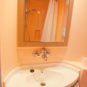 Triple Room (1 Double Bed + 1 Single Bed)