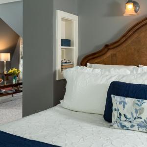 Suite with Lake View 9