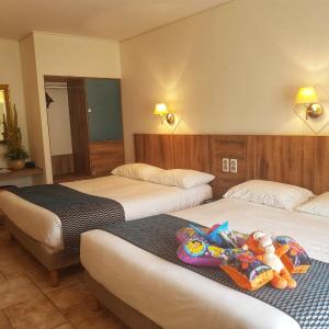 Family Room (2 Adults + 2 Children)