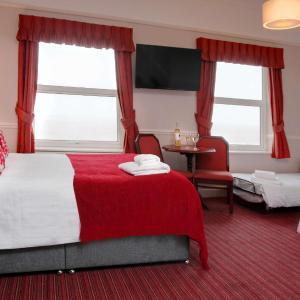 Quadruple Room with One Double Bed and Two Single Beds