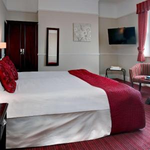 Double Room with Double Bed and Sea View - Non-Smoking