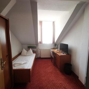 Single Room - Attic Smoking