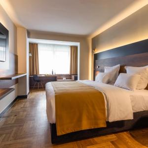 Standard Room with Balcony & Arena view