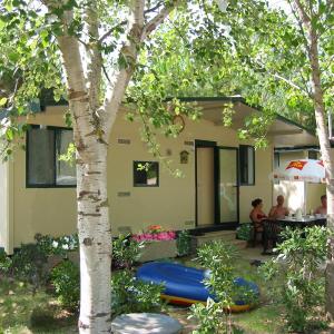 Bungalow with Linens