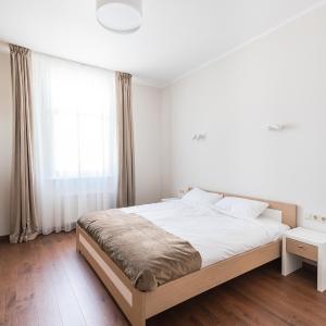 One-Bedroom Apartment with Balcony