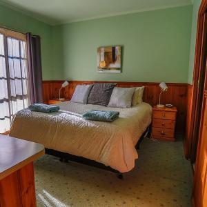 One-Bedroom Cottage with Spa Bath