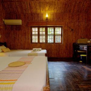 Private Bungalow Palm Triple Bed