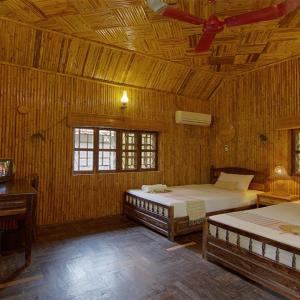 Private Bungalow Palm Twin Bed