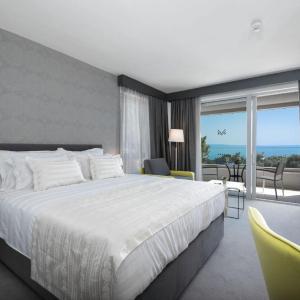 Deluxe Double Room with Balcony and Sea View