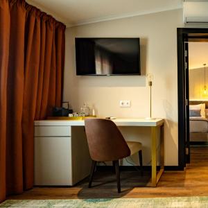 Deluxe Room (2 Adults + 1 Child)