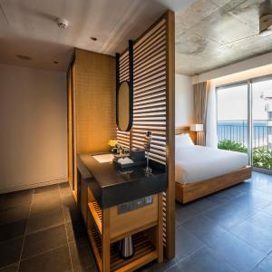 Deluxe Double With Balcony & Partial Sea View