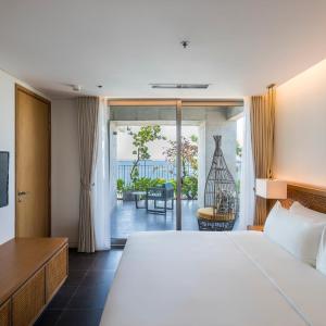 Two-Bedroom Apartment with Balcony and Sea View