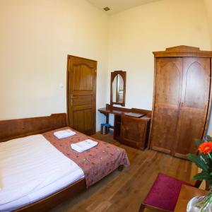 Quadruple Room with Private Bathroom