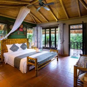 Junior Deluxe Double Room with Mountain View