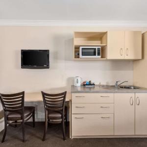 1 Queen Bed, 3 Single Beds, Suite, Family Room