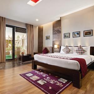 Deluxe King Room (Non-Smoking)