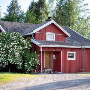 Three-Bedroom House with Private Sauna