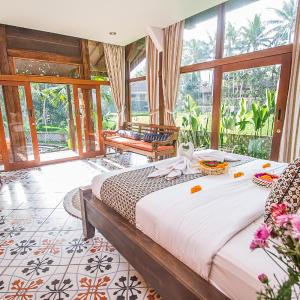 Junior Suite with Pool View