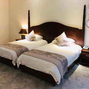 Standard Twin Room with Mountain View