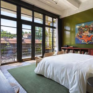 Signature Terrace Room