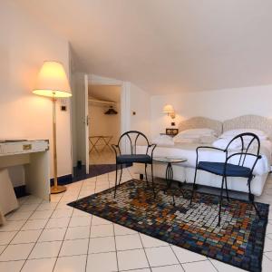 Deluxe King Room with Sea View