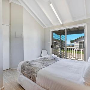 Garden View Cabin - 2 Bedroom (Sleeps 3)