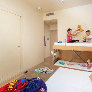 Classic Triple Room with Lateral Sea View