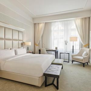 Deluxe King Room with City View