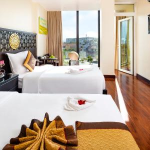 Boutique Superior - Rustic Hue Dining Stay
