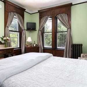 Romeo & Juliet Room