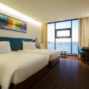 Premier Twin Room with Ocean Front