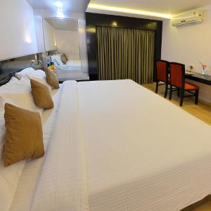 Family Room (4 Adults + 2 Children)