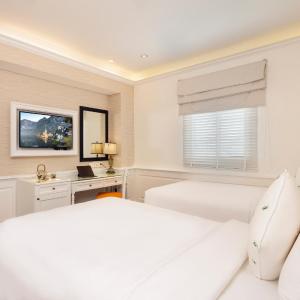 Colonial Elegance Deluxe - Twin - Massage Included