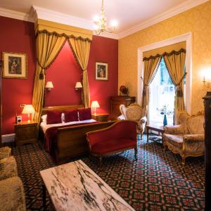 Queen Room with Garden View